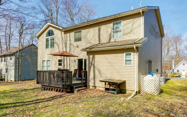 Pet-friendly Pocono Vacation Rental w/ Lake Access