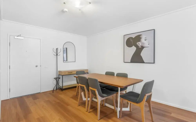 Luxe 2-bed Apartment With River Views Near Casino