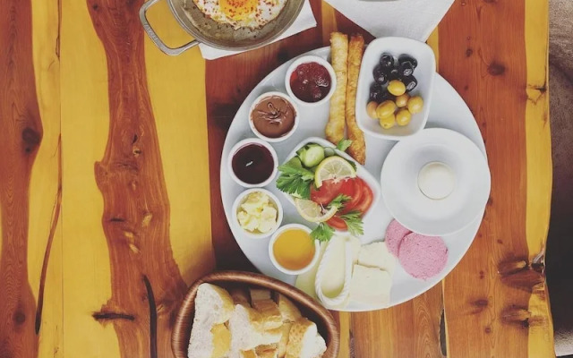 Çınar Han Otel ve Cafe
