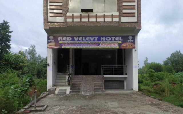 Oyo 700687 Hotel Red Velvet