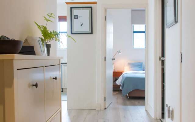 2 Bedroom Penthouse Apartment with Harbour Views