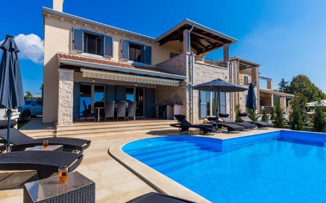 Sea-view Villa in Kaštelir with Private Pool, Terrace