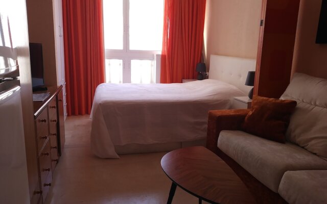 KoM Apartments Studio