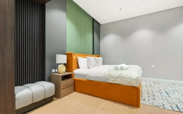 Central Stay With Parking & Stylish Design