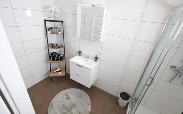 Sunny & cozy Penthouse with Balcony DG5