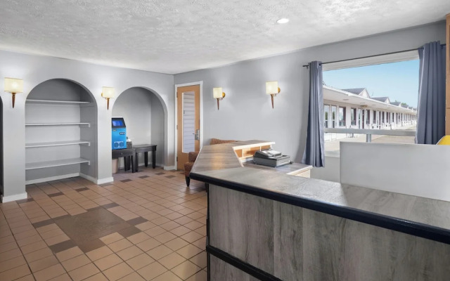 Travelodge by Wyndham Grand Falls