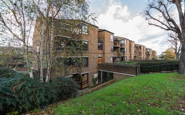 Spacious Two Double Bedroom Flat