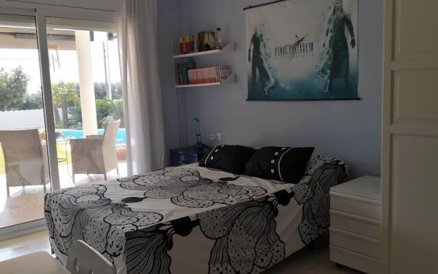 Villa familiar buhardilla piscina y BBQ