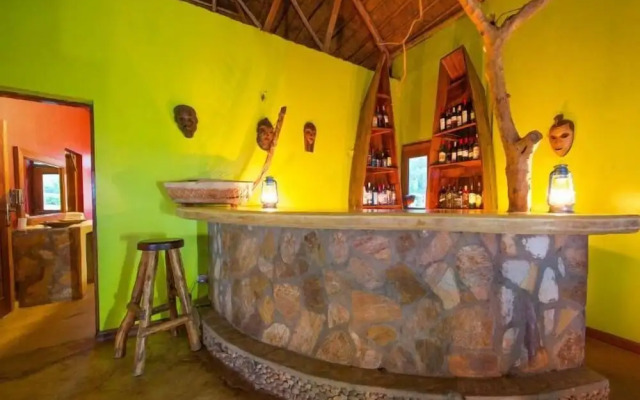 Ihamba Lakeside Safari Lodge