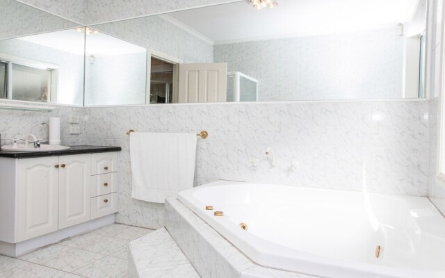 Abbotsford Private Rooms & Pods @ 15 Charles Homestay