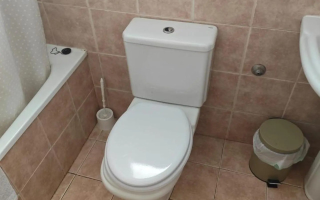 Central 2-Bed Apartment in Estepona Port