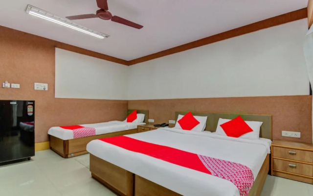 OYO 1327 Inchara Hotel
