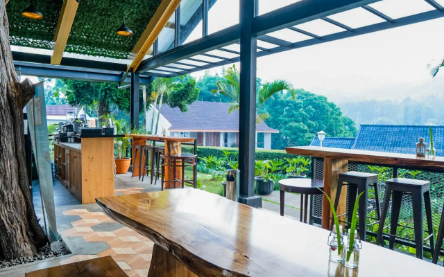 Ariandri Hotel & Resort 