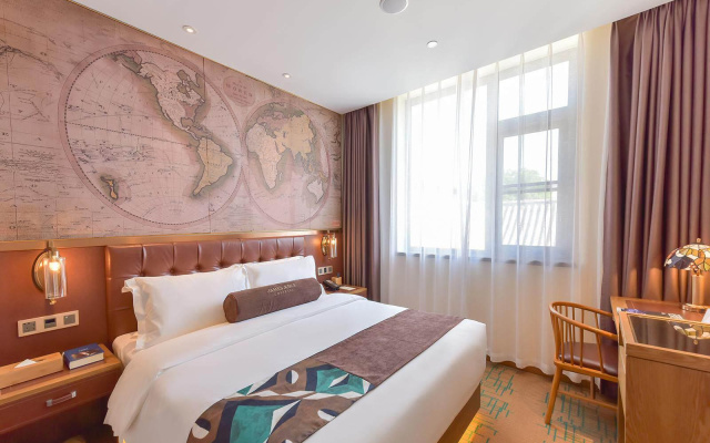 Choenix Hotel (Beijing Tiananmen Square Qianmen Street Subway Station)