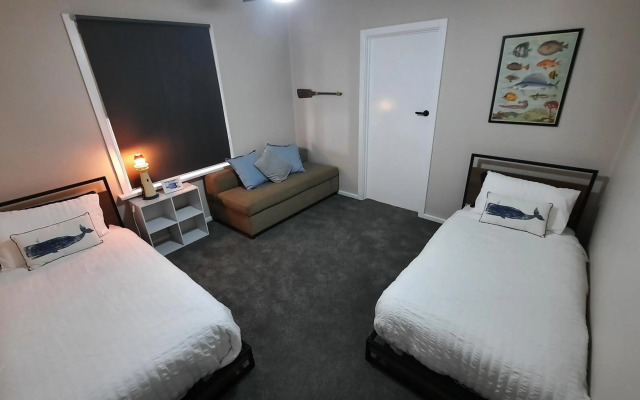 Captains on-the-seafront - 4 br stunning sea views