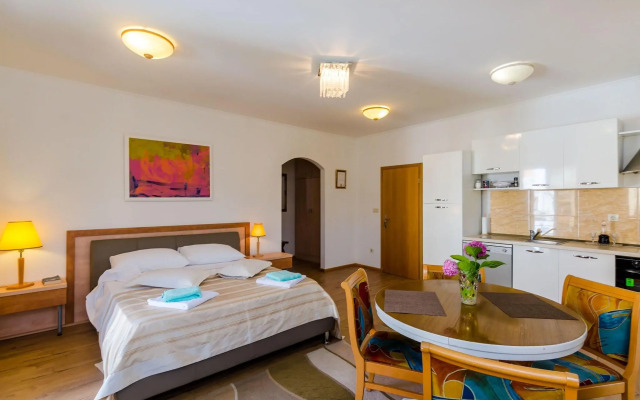Apartments & Rooms V&M