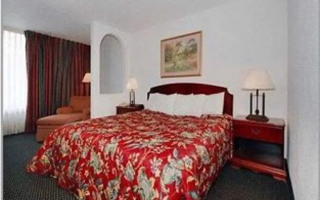 Rodeway Inn & Suites Conference Center