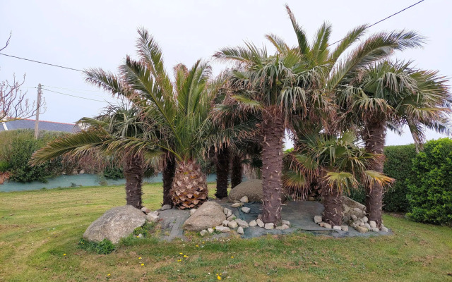 Semi-detached house with sea views, Cléder