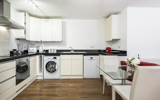 Leonard Street Apartment by Flexystays