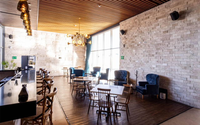 TRYP by Wyndham San Luis Potosi Hotel & Suites