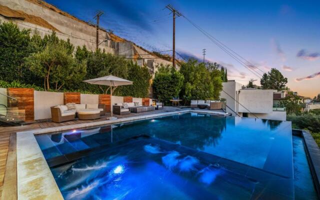 Modern Smart Home With Spectacular Views