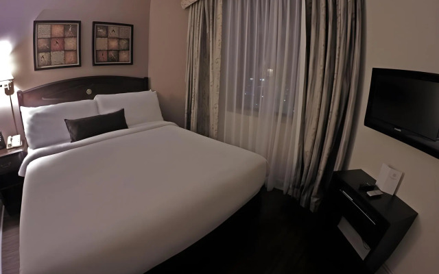 Grand Hotel & Suites