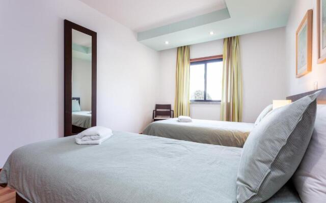 Spacious 2 bedroom apartment Baía da Luz