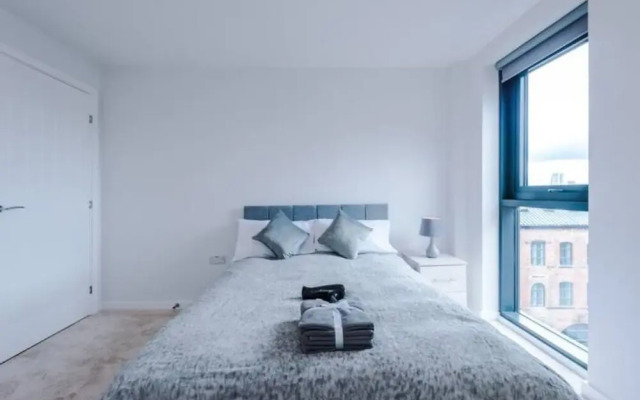 ✰Spacious & Modern 2 Bed Apt, 5 Mins from Leeds!