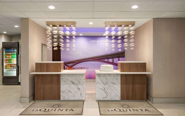 La Quinta Inn & Suites by Wyndham Lackawanna