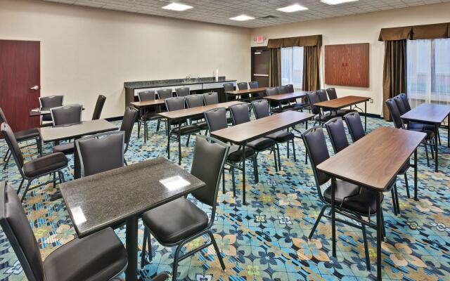 Holiday Inn Express Hotel & Suites New Philadelphia by IHG