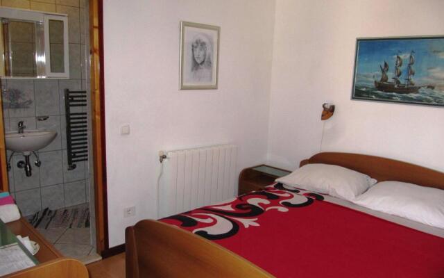 Apartmans and Rooms Dunjini Dvori