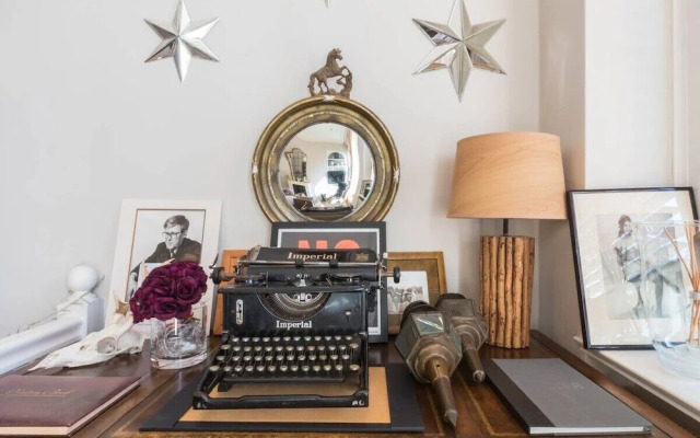 Stylish 1-bed With a Roof Terrace