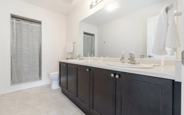 Luxurious Brand New Four Bedroom Townhouse