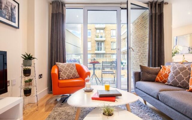 Luxurious Canary Gateway Serviced Apartment