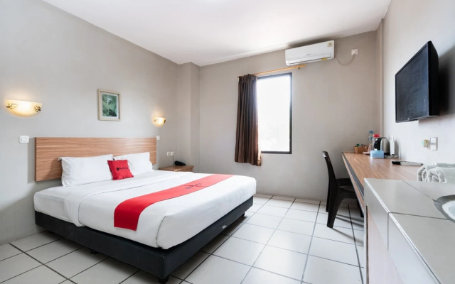 RedDoorz Plus @ Hotel Ulin Samarinda – Guest Rooms – Samarinda