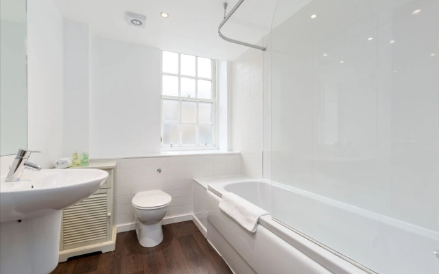 Silver Lining - Grassmarket Apartments