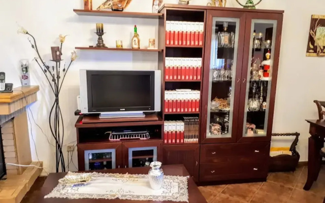 Antonia House