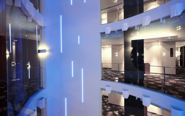 Le Germain Hotel Maple Leaf Square