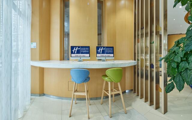 Holiday Inn Express Shanghai Zhenping, an IHG Hotel