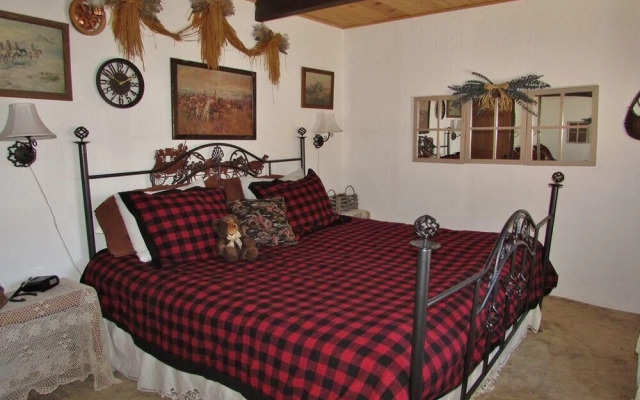 063 JB's Pinecone Lodge Home