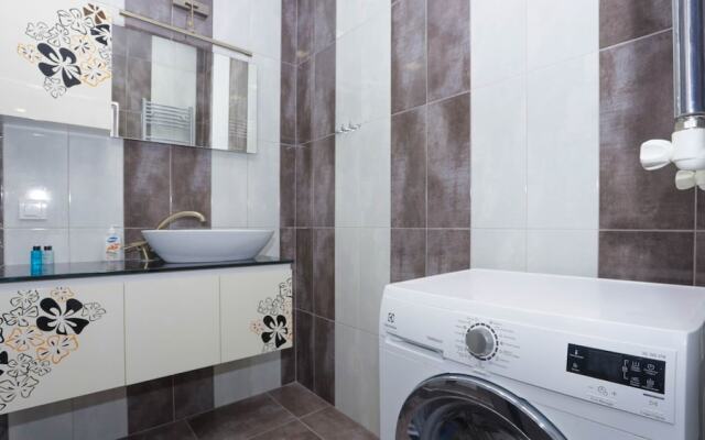 Stay inn on Mashtots 13.1