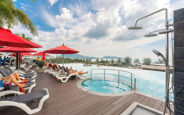 1BR with Pool 3 Min Walk to Beach  C197