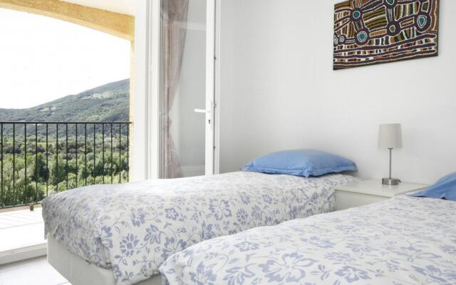 Peaceful Villa With Pool & Views