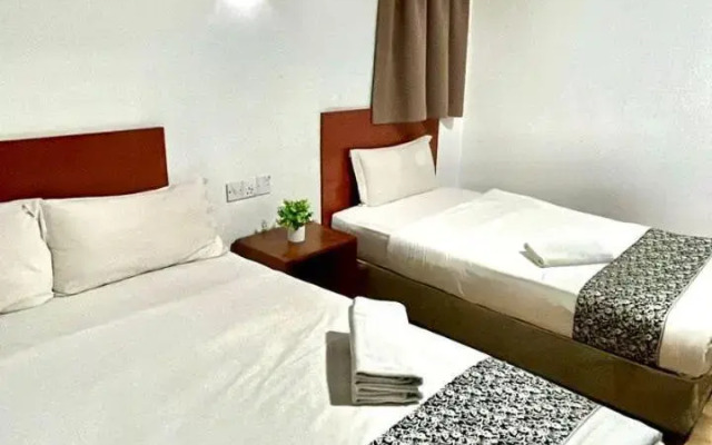 Super OYO 89847 Switz Paradise Hotel