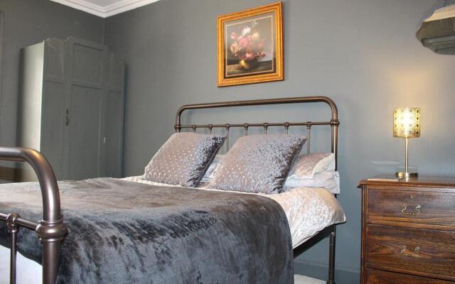 Clan Ross - 3 bed, spacious Georgian home