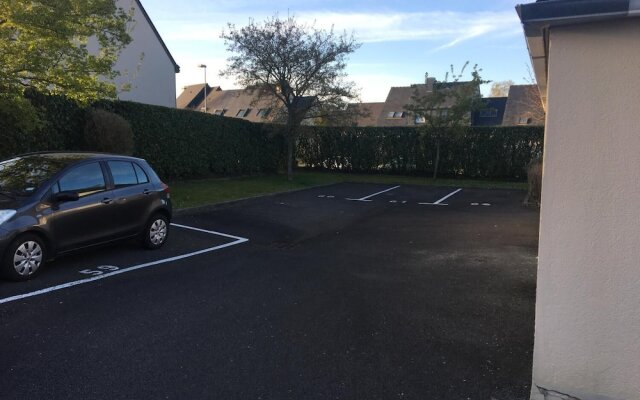 Chic Appartement avec Terrasse, Parking Privatif
