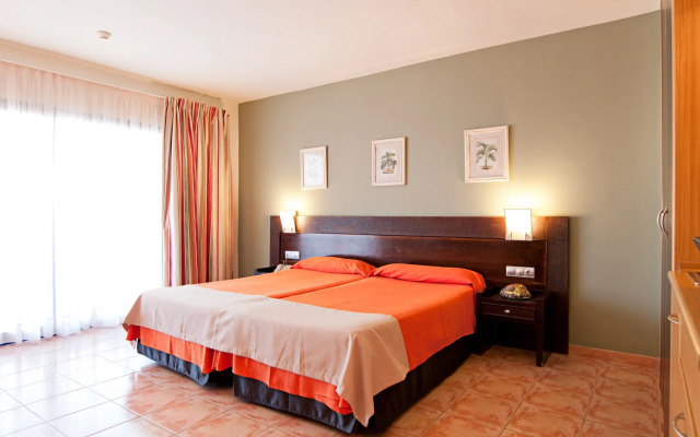 LIVVO Lago Taurito Hotel & Aquapark