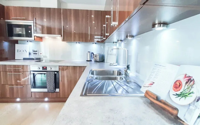 Two Bed Serviced Apt in Old Street