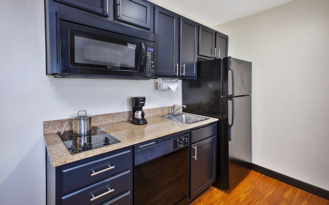 Candlewood Suites Indianapolis Airport by IHG