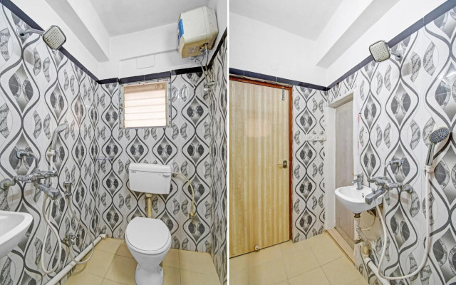 OYO Flagship 80558 Nirwana Gust House Newtown